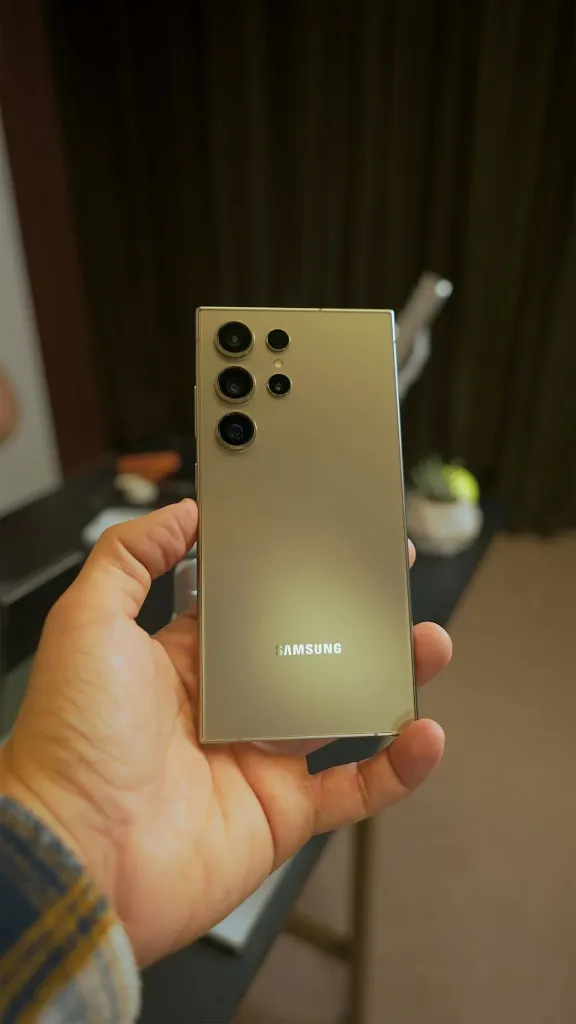 unsplash_prDKWnb_Vag_S24 ultra .webp.jpg.jpg.jpg.jpg